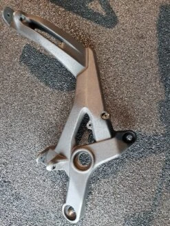 DUCATI PLATINE DROITE POUR MONSTER 821