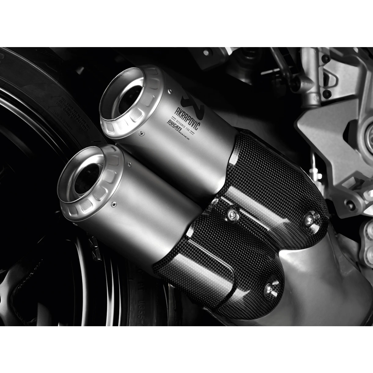 ÉCHAPPEMENT AKRAPOVIC DUCATI SUPERSPORT 939 2 ÉCHAPPEMENT AKRAPOVIC DUCATI SUPERSPORT 939 – Image 2