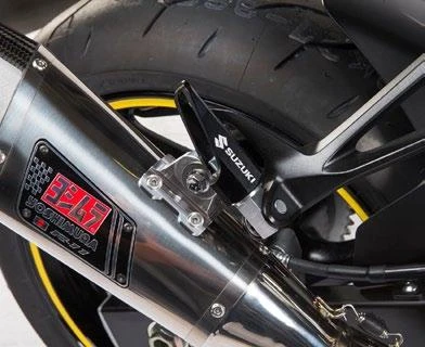 SUZUKI KIT REPOSE PIEDS AVANT ET ARRIERE GLADIUS / GSR 600 1 SUZUKI KIT REPOSE PIEDS AVANT ET ARRIERE GLADIUS / GSR 600